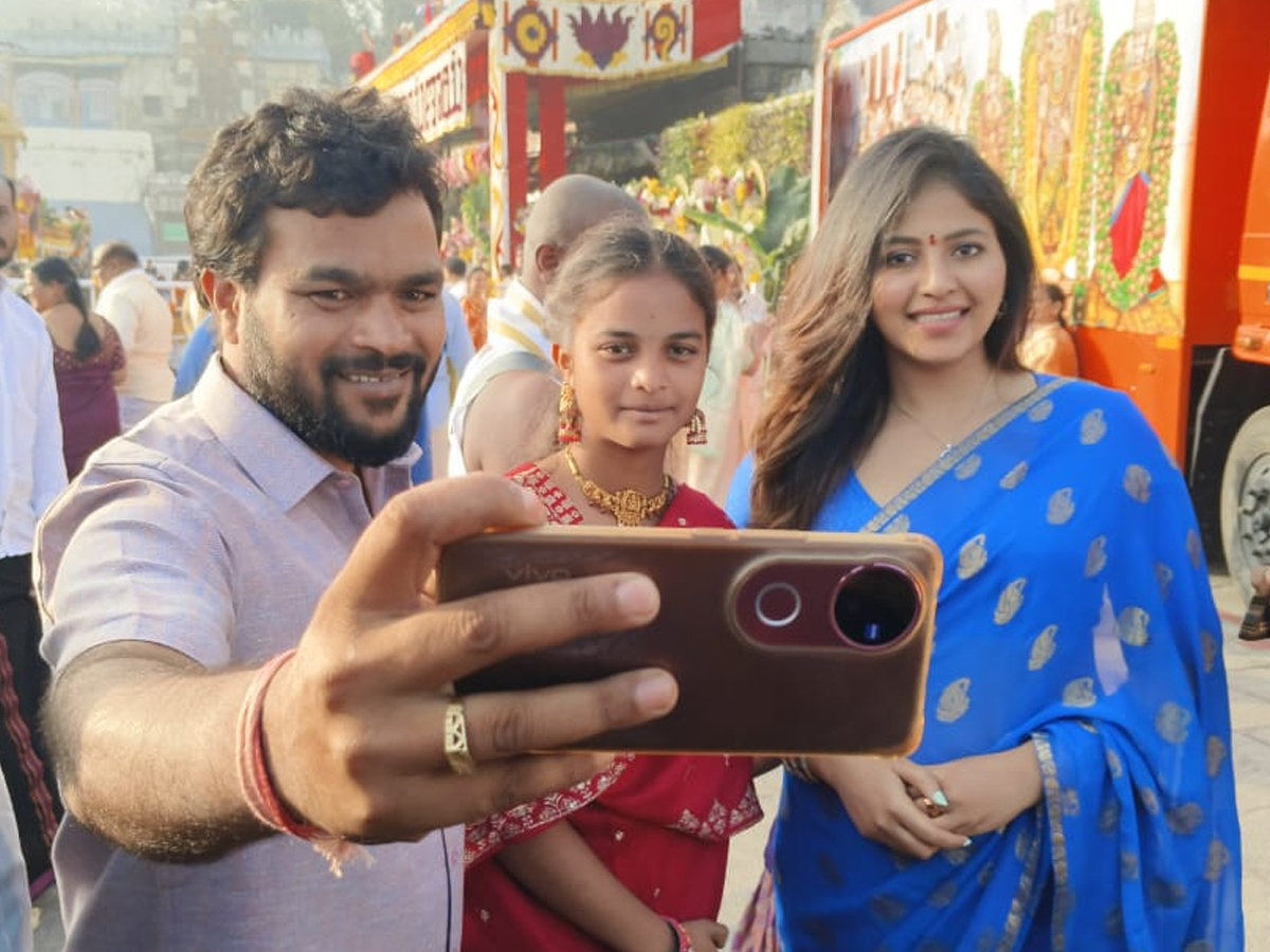 Tollywood celebrities offer prayers to Lord Venkateswara at Tirumala (Photos)9