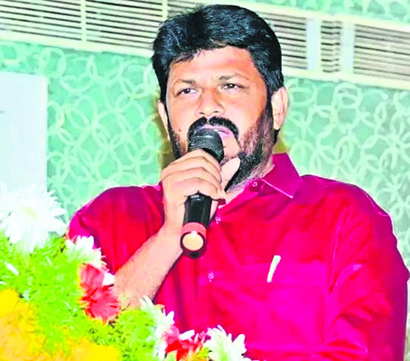 ● అండదండగా మాజీ సీఎం వైఎస్‌ జగన్‌మోహన్‌రెడ్డి... 1