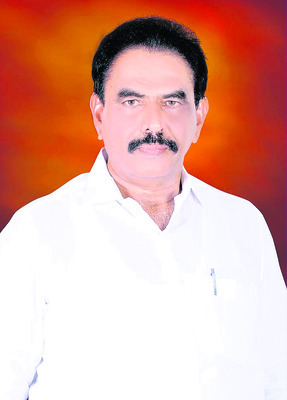 ● అండదండగా మాజీ సీఎం వైఎస్‌ జగన్‌మోహన్‌రెడ్డి... 3