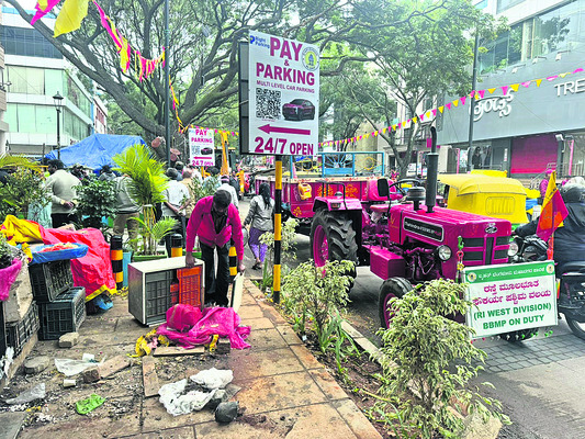 గాంధీబజార్‌లో ఫుట్‌పాత్‌ ఆక్రమణల నేలమట్టం3