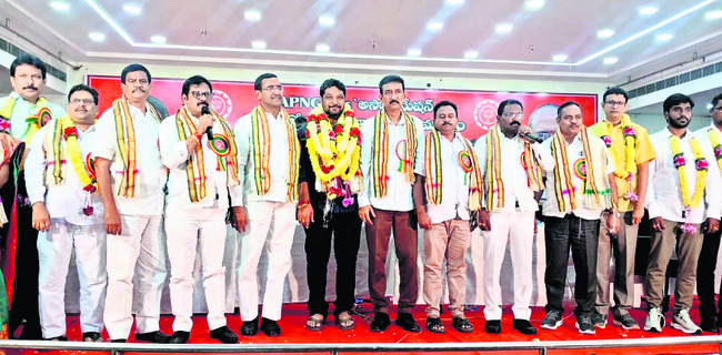 బధిరుల పాఠశాలలో న్యాయ అవగాహన సదస్సు 
1