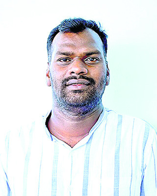 సర్పంచ్‌ బరిలో తండ్రీకొడుకులు 2