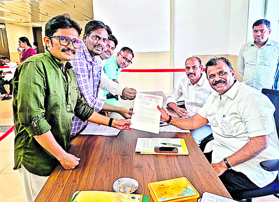 గణపవరం పీహెచ్‌సీలో ఆరోగ్యశాఖ కమిషనర్‌ 
2