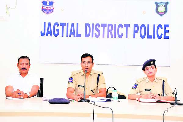   నామినేషన్‌ సెంటర్ల తనిఖీ1