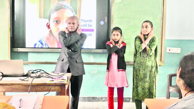 ఒకే కుటుంబం నుంచి ముగ్గురి నామినేషన్లు 1