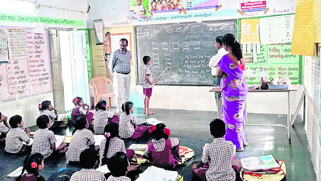 జిల్లా జడ్జిని కలిసిన  డీఎంహెచ్‌ఓ2