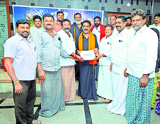 ముమ్మరంగా సంతకాల సేకరణ 1