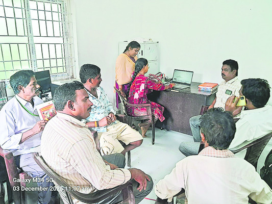 ఎక్కడి ధాన్యం అక్కడే1