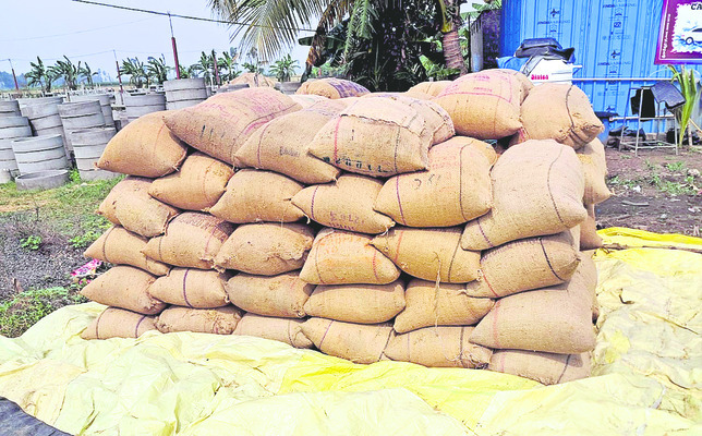 ఎక్కడి ధాన్యం అక్కడే3