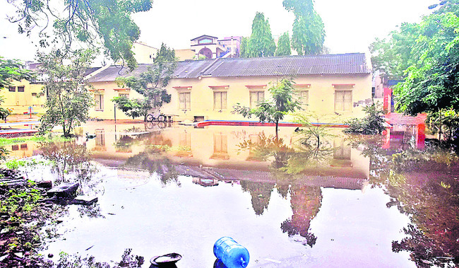 జలదిగ్బంధం1