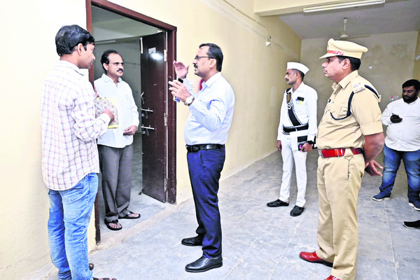 ఈవీఎం గోడౌన్‌ పరిశీలన 1