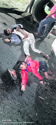 అలా ఎందుకు వెళ్లారో..?1