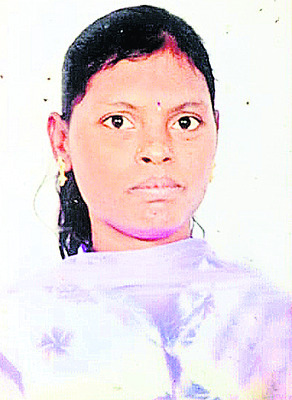 సచివాలయ ఉద్యోగులు  కనిపించడం లేదు 
1