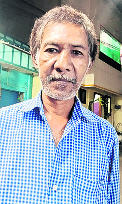 సచివాలయ ఉద్యోగులు  కనిపించడం లేదు 
2