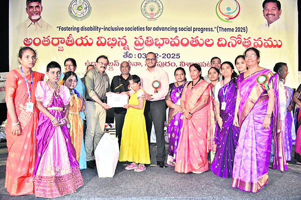 మూడు నెలలకోసారి జాబ్‌ మేళా1