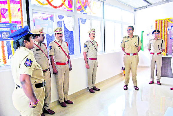 వేయిస్తంభాల ఆలయ ఆదాయం రూ.12,04,1682