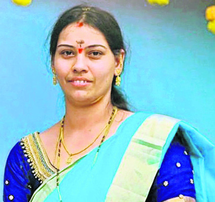 బరిలో విద్యావంతులు, దంపతులు2