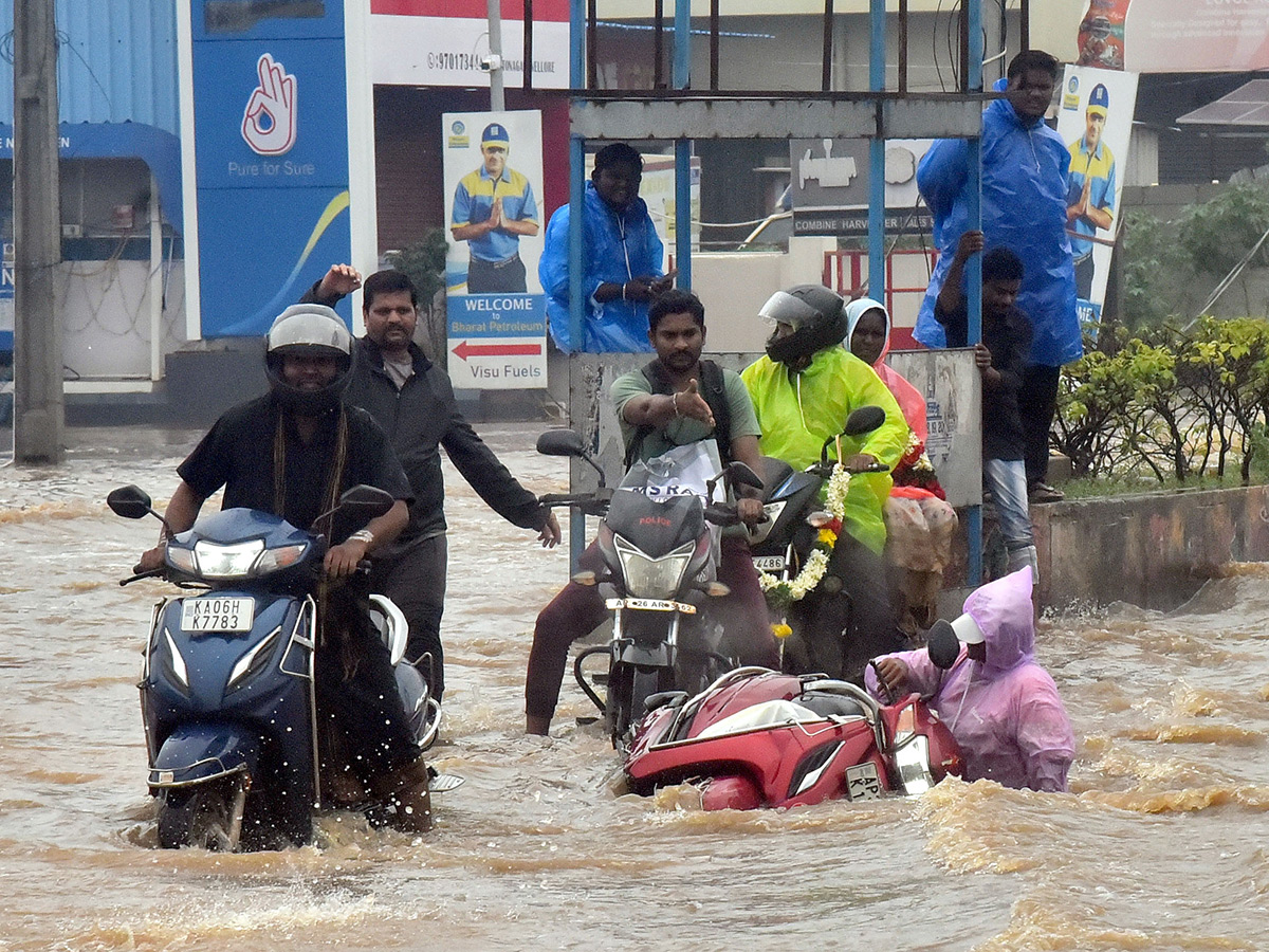 Cyclone Ditwah : Heavy Rains in Nellore Photos1