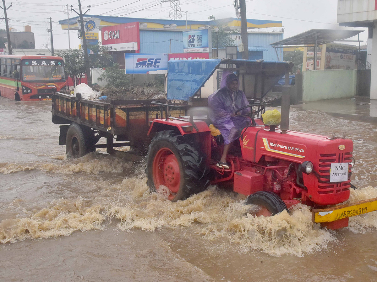 Cyclone Ditwah : Heavy Rains in Nellore Photos12