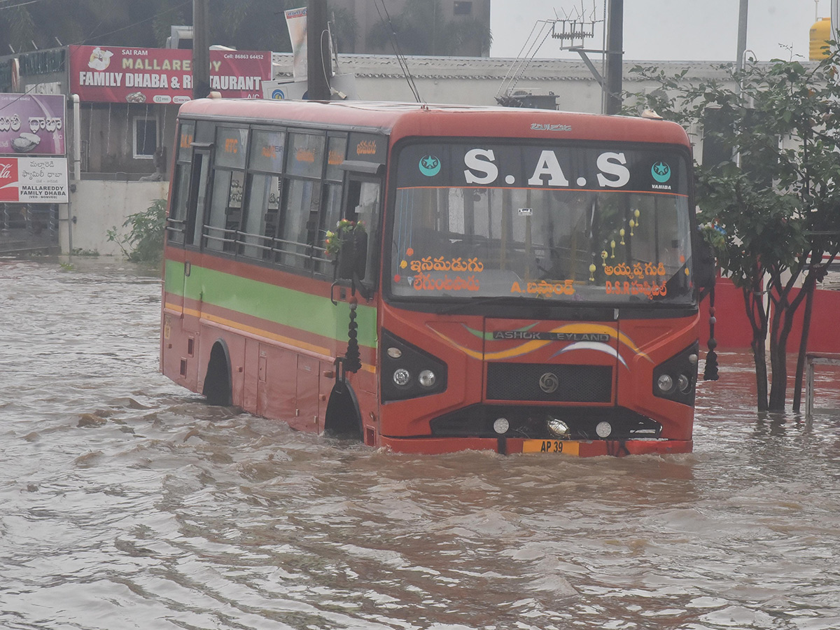 Cyclone Ditwah : Heavy Rains in Nellore Photos13