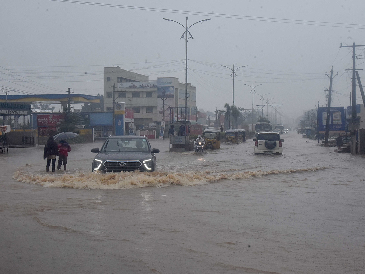 Cyclone Ditwah : Heavy Rains in Nellore Photos15