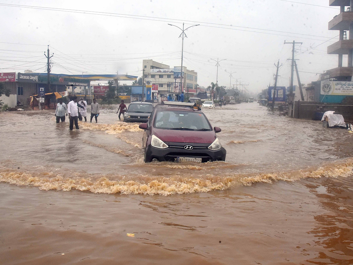 Cyclone Ditwah : Heavy Rains in Nellore Photos16