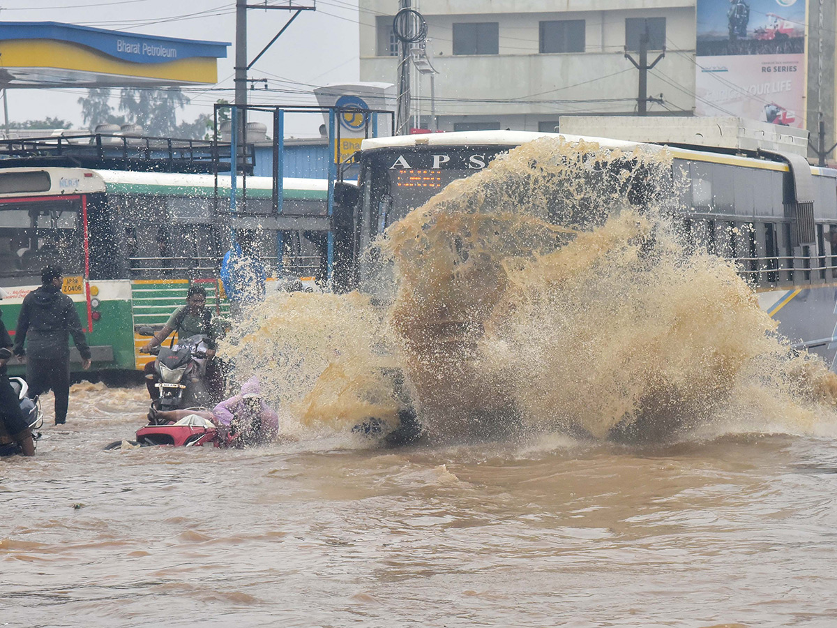 Cyclone Ditwah : Heavy Rains in Nellore Photos17