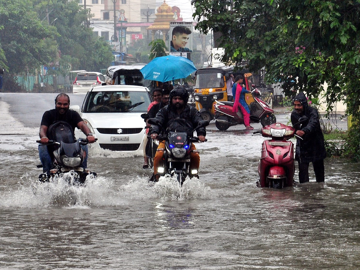 Cyclone Ditwah : Heavy Rains in Nellore Photos2