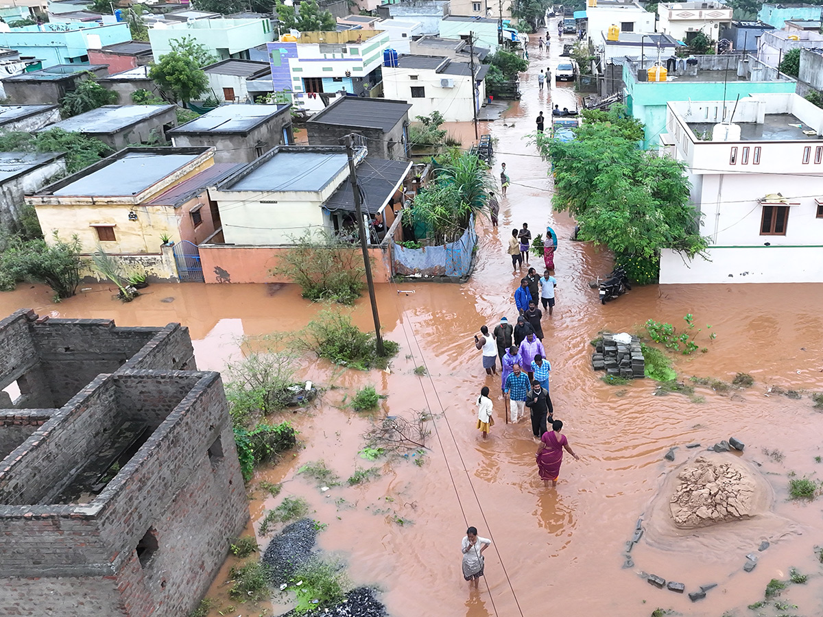 Cyclone Ditwah : Heavy Rains in Nellore Photos27