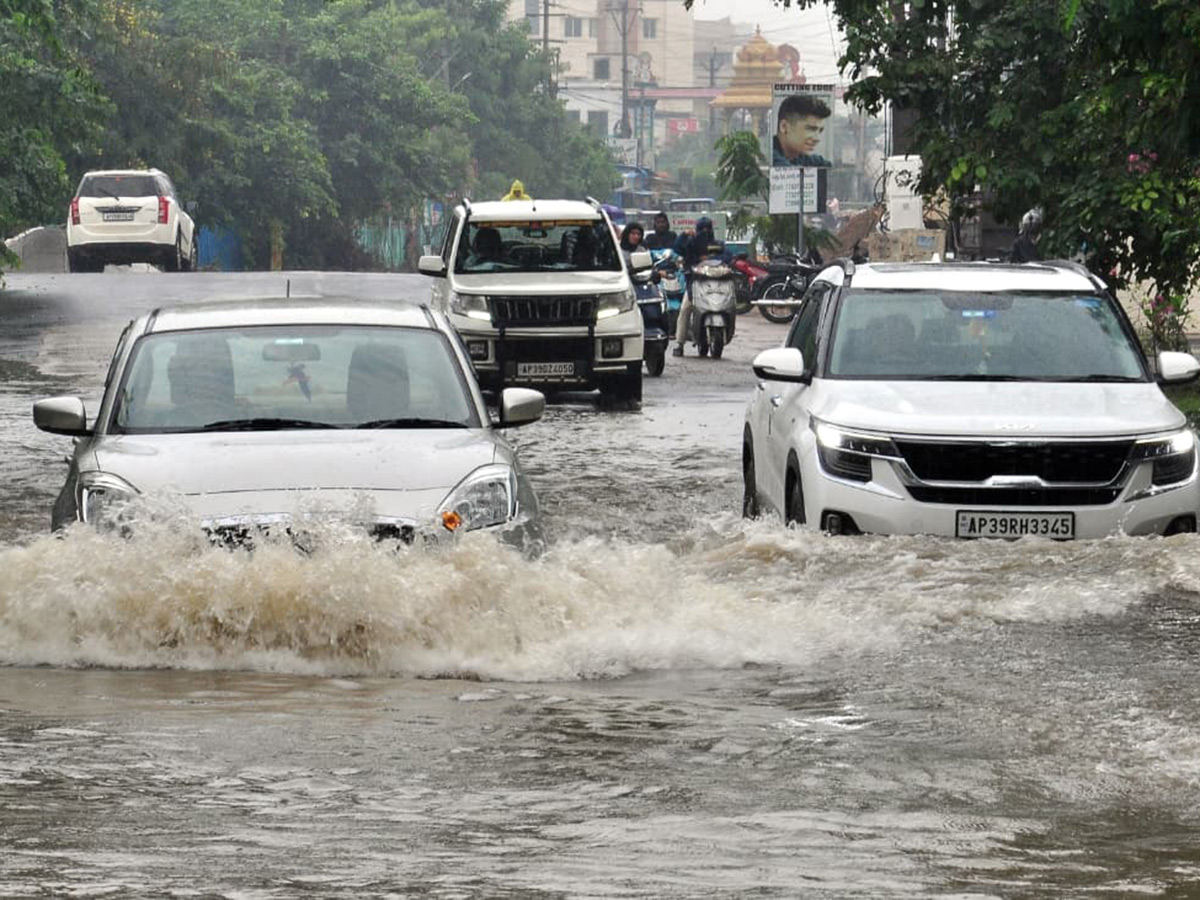 Cyclone Ditwah : Heavy Rains in Nellore Photos29