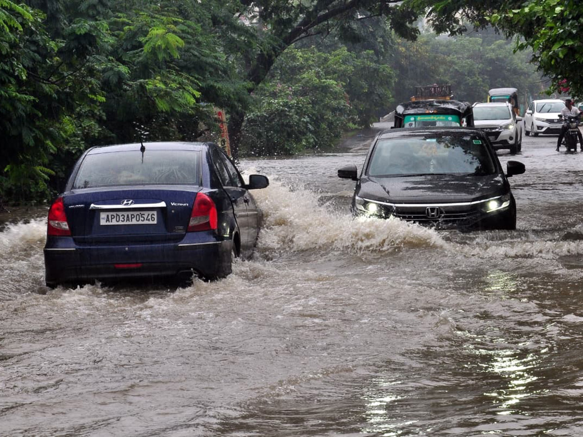 Cyclone Ditwah : Heavy Rains in Nellore Photos3