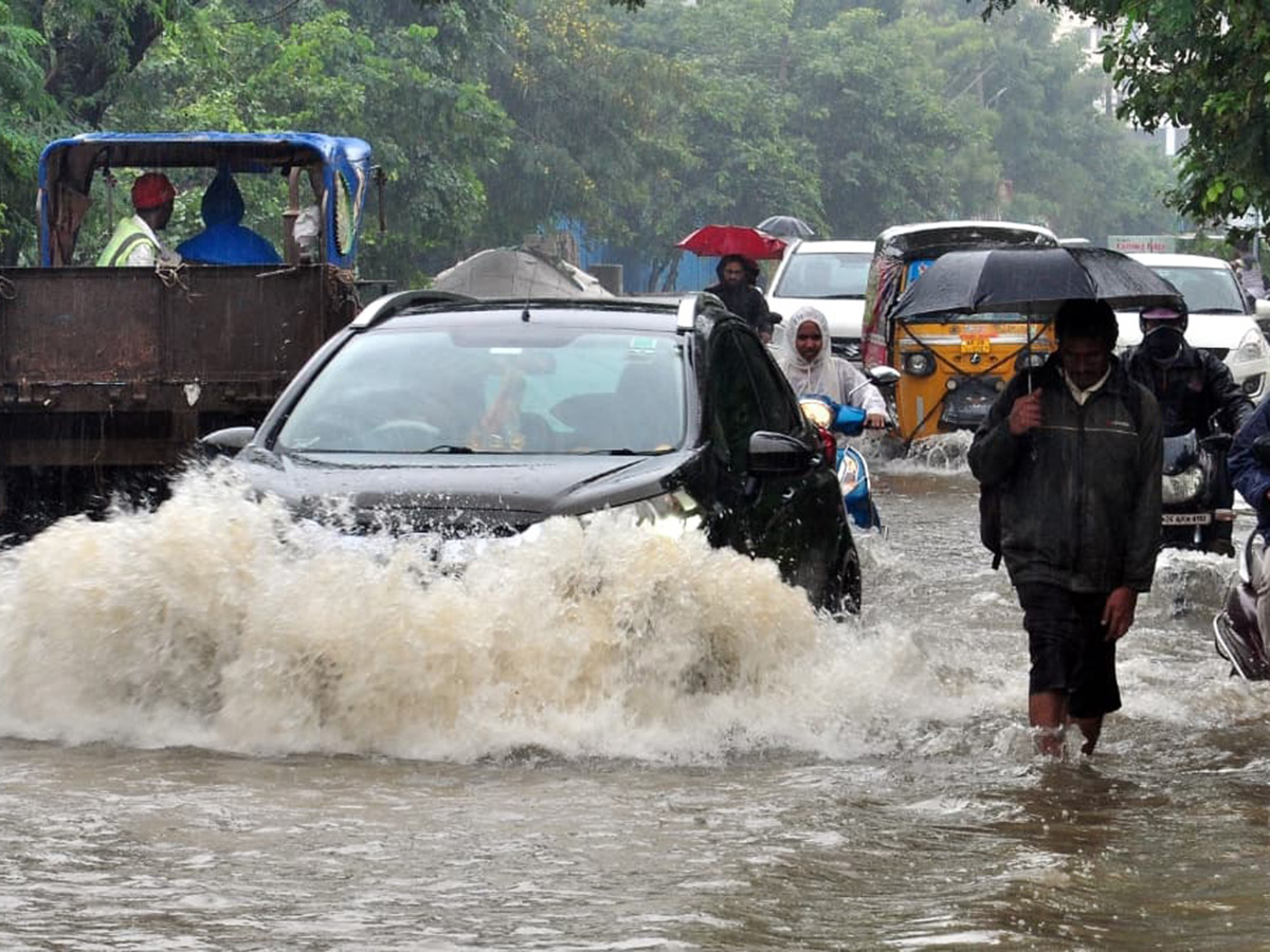 Cyclone Ditwah : Heavy Rains in Nellore Photos4