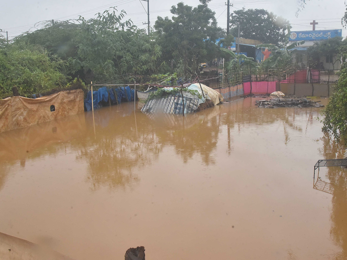 Cyclone Ditwah : Heavy Rains in Nellore Photos6
