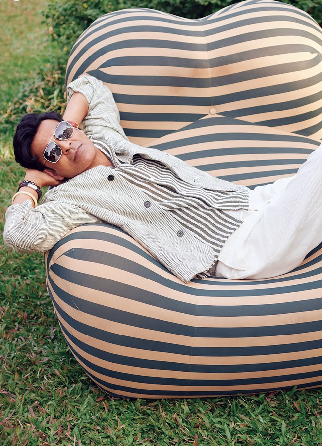 The Family Man movie team in fun mode at outside (Photos)2