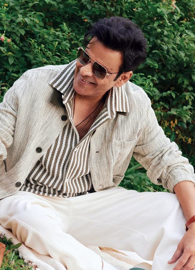 The Family Man movie team in fun mode at outside (Photos)14