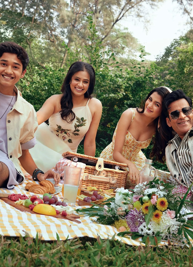 The Family Man movie team in fun mode at outside (Photos)16