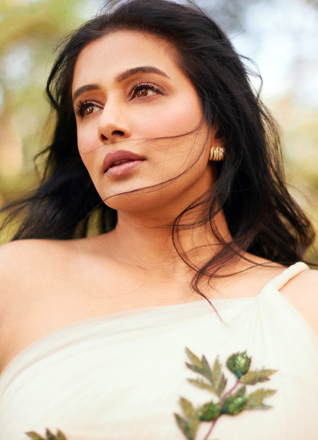 The Family Man movie team in fun mode at outside (Photos)5