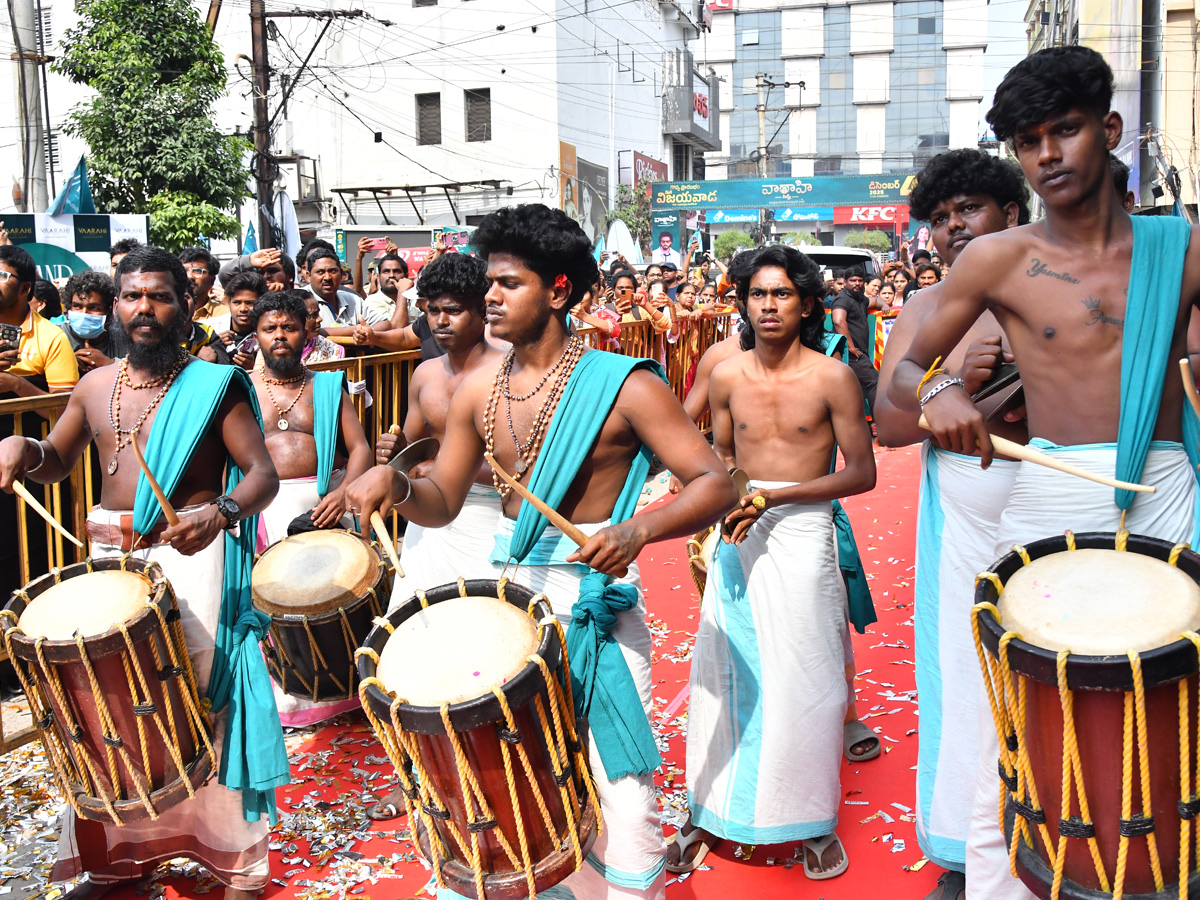 Hero Teja Sajja, Actress Meenakshi Chaudhary Launches Shopping Mall Photos20