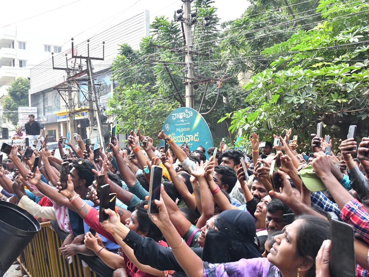 Hero Teja Sajja, Actress Meenakshi Chaudhary Launches Shopping Mall Photos3