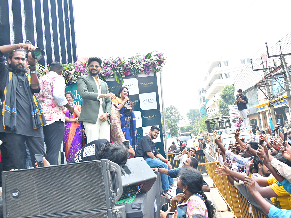 Hero Teja Sajja, Actress Meenakshi Chaudhary Launches Shopping Mall Photos4