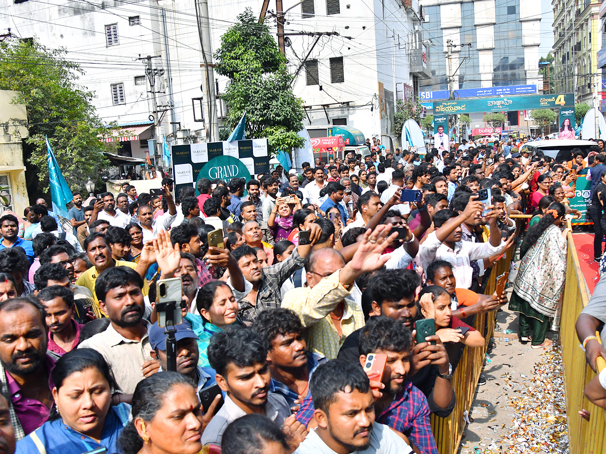 Hero Teja Sajja, Actress Meenakshi Chaudhary Launches Shopping Mall Photos5