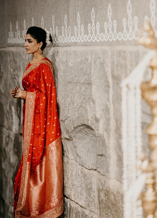 Inside Photos : Samantha And Raj Nidimoru Mehendi Pics Goes Viral10