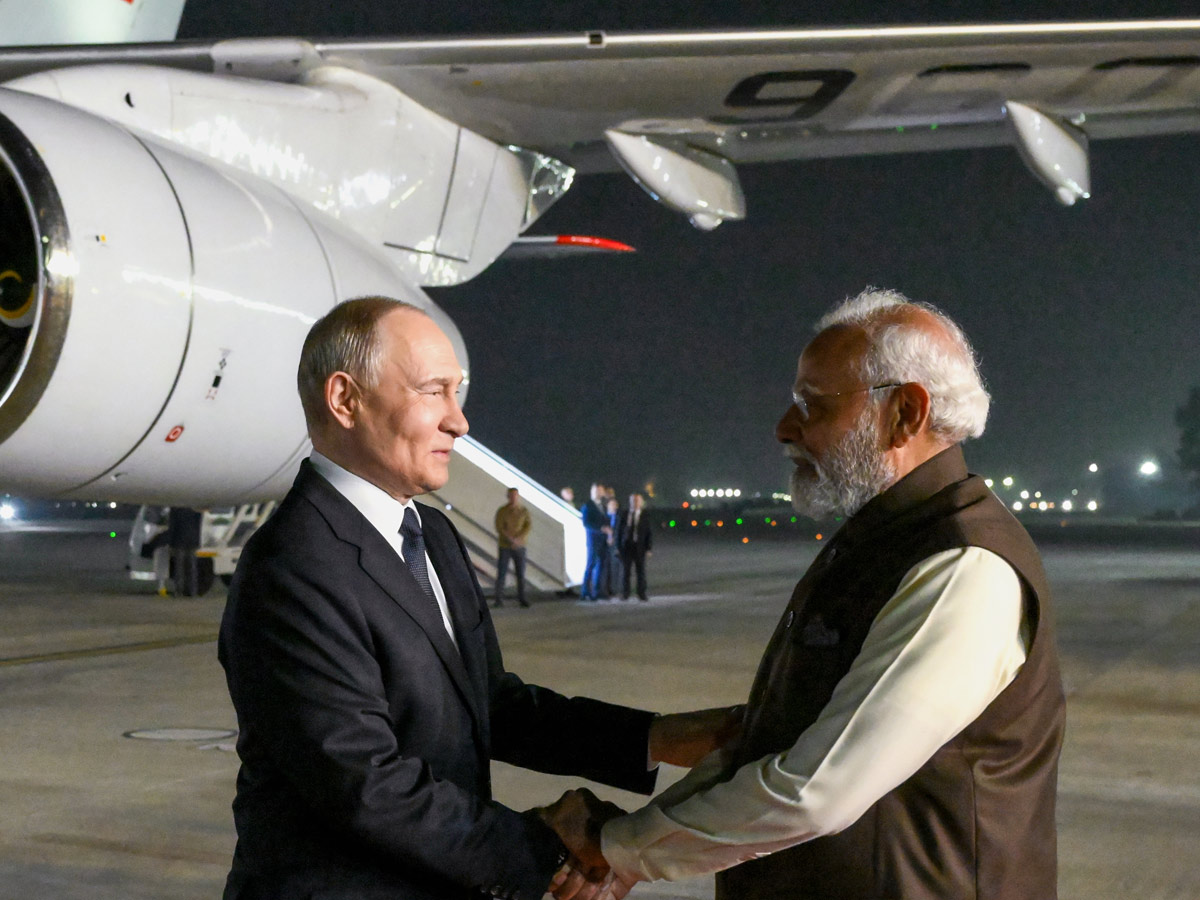 PM Modi Welcomes Russian President Vladimir Putin in Delhi AIrport Photos14