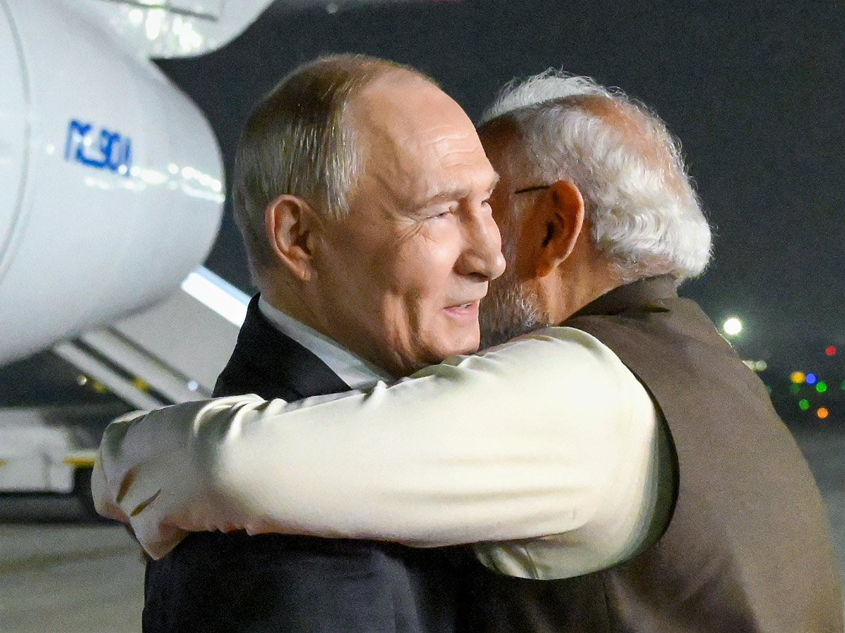 PM Modi Welcomes Russian President Vladimir Putin in Delhi AIrport Photos4