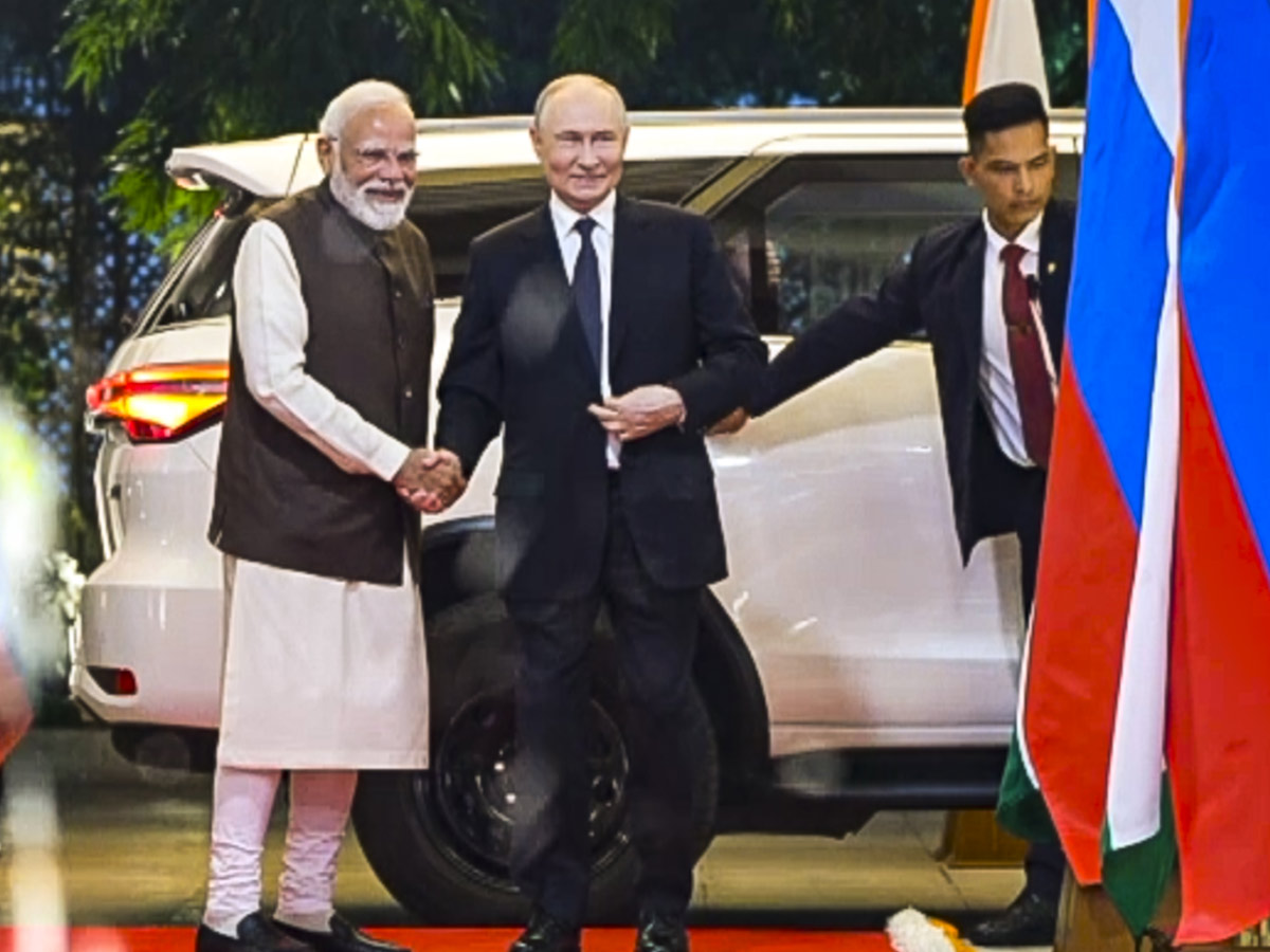 PM Modi Welcomes Russian President Vladimir Putin in Delhi AIrport Photos6