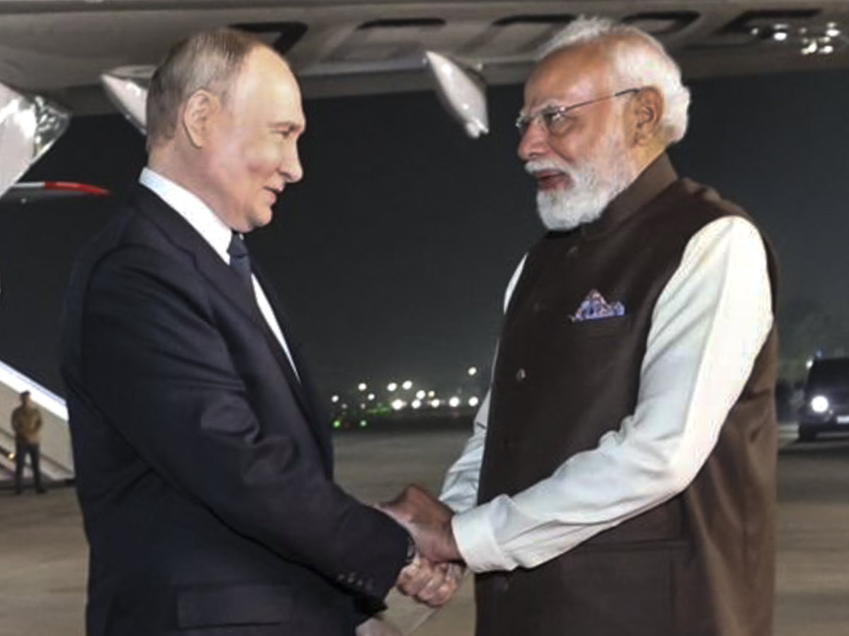 PM Modi Welcomes Russian President Vladimir Putin in Delhi AIrport Photos8