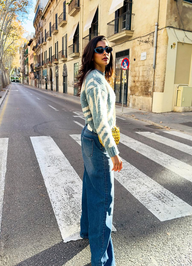 Pooja Hegde shares winter season photos15