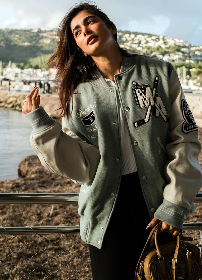 Pooja Hegde shares winter season photos4