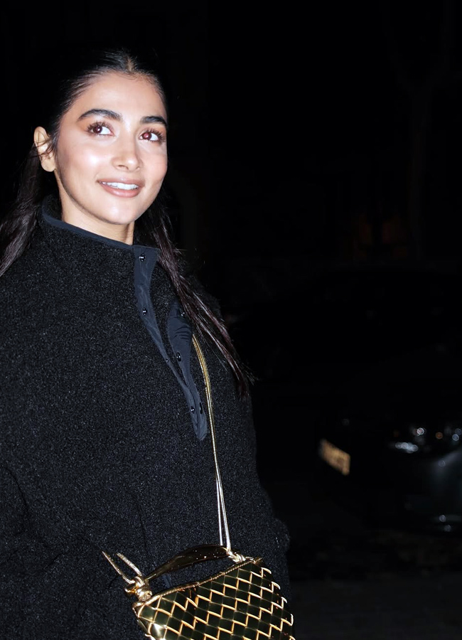 Pooja Hegde shares winter season photos6