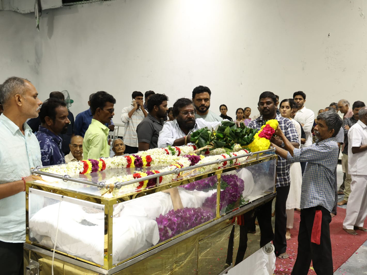 Rajinikanth And Suriya Vishal and more pay homage to AVM Saravanan8